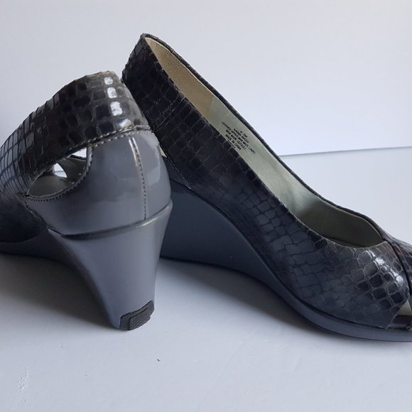 - Kenneth Cole Reaction Size 6.5 Wege Grey Heels Women's Shoes - Picture 7 of 7
